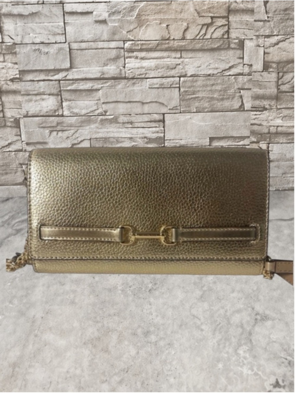 Michael Kors Carson Pebble Leather Wallet On A Chain Crossbody Gold - Picture 1 of 6